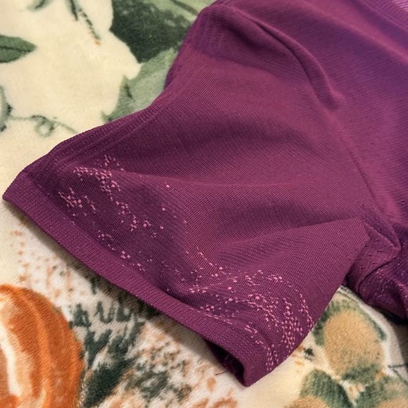 Women’s Nike XS work out top with DRI-FIT ADV technology - Picture 9 of 9